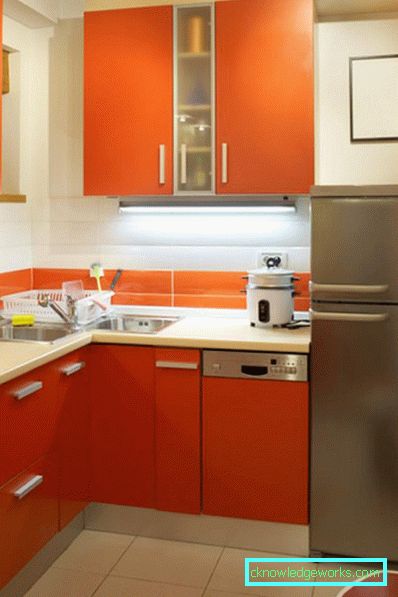 Design malý kuchyňský kout 6 čtverečních. m s lednicí